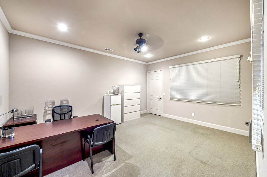 More Photos Of 1846 Snake River Rd, Katy Medical For Lease