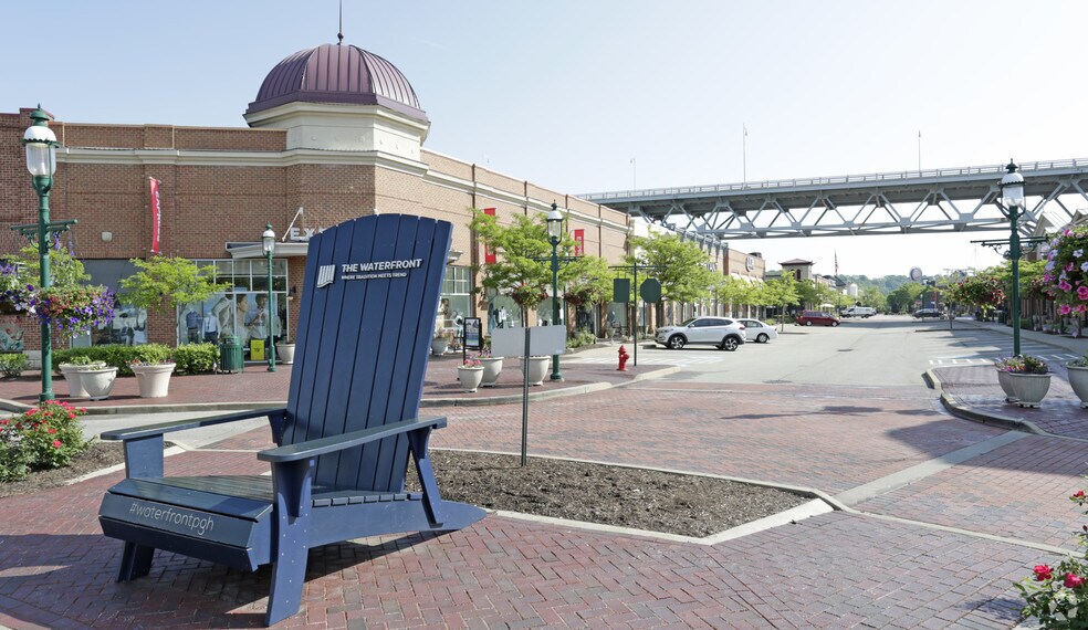 More Photos Of 100-148 W Bridge St, Homestead Unknown For Lease