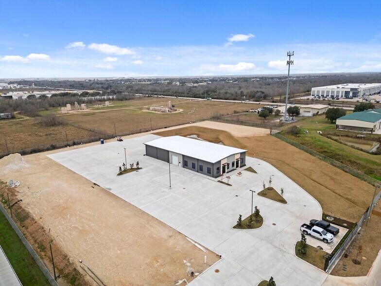 More Photos Of Hwy. 90 and Commerce, Katy Office For Lease