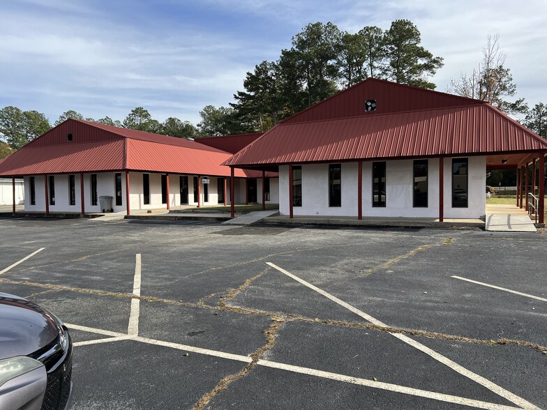 Primary Photo Of 401 Peacock Street, Cochran Office For Sale