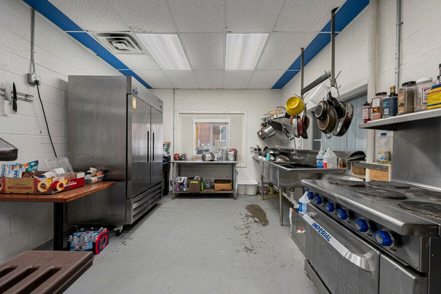 More Photos Of 205 N Race St, Glasgow Storefront Retail Office For Sale