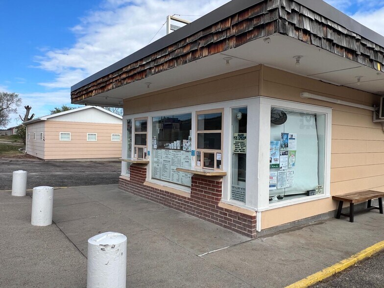 More Photos Of 112 McPherson St, Crawford Restaurant For Sale