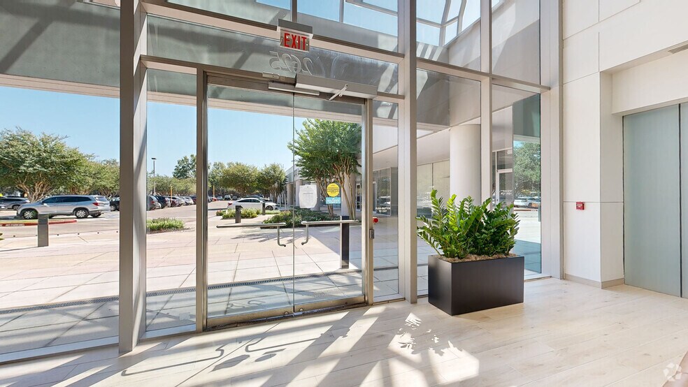 More Photos Of 2525 Bay Area Blvd, Houston Unknown For Lease
