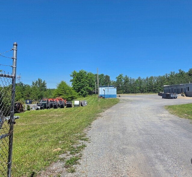 More Photos Of 351 Stanaford Rd, Beckley Warehouse For Lease