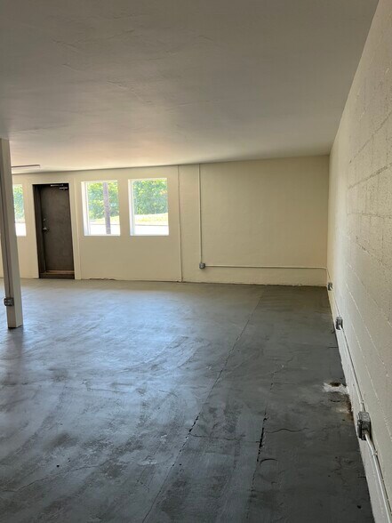 More Photos Of 48017 Highway 58, Oakridge Storefront For Sale