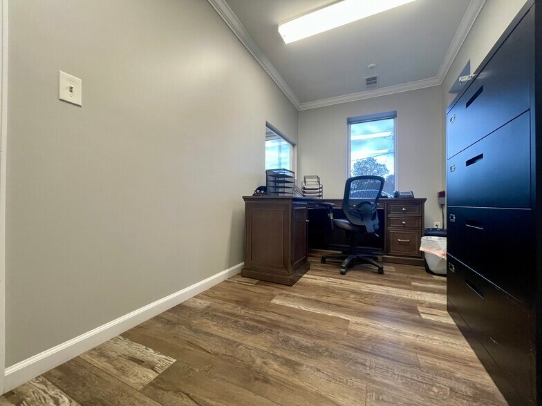 More Photos Of 31 Steelview Dr, Roanoke Distribution For Sale