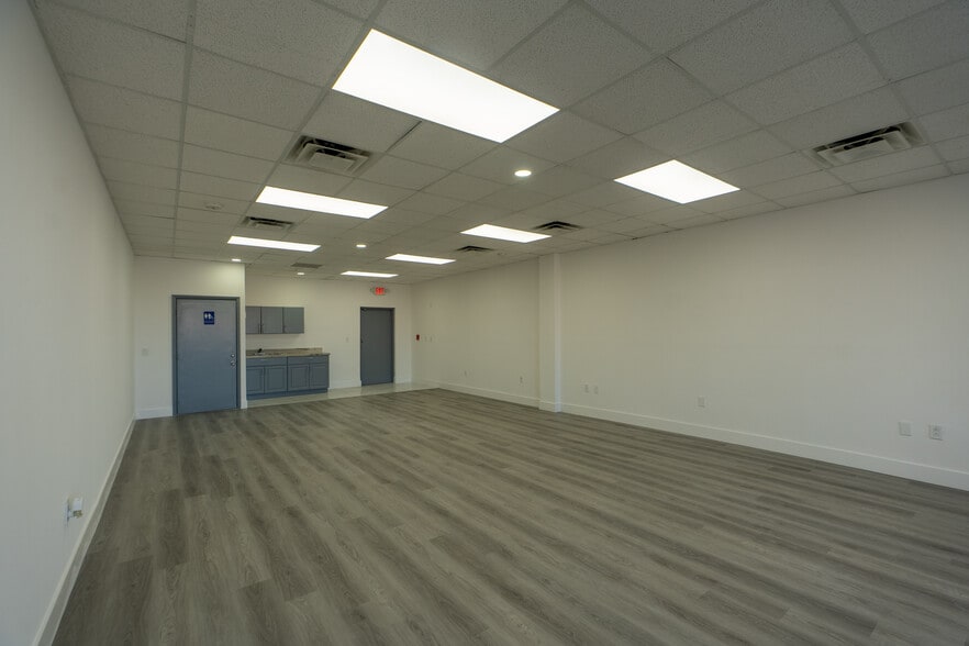 More Photos Of 7506-7560 NW 70th St, Miami Unknown For Lease