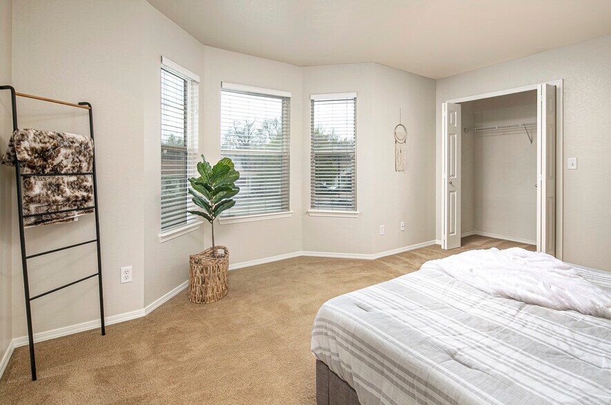 More Photos Of 701-715 17th St, Greeley Apartments For Sale