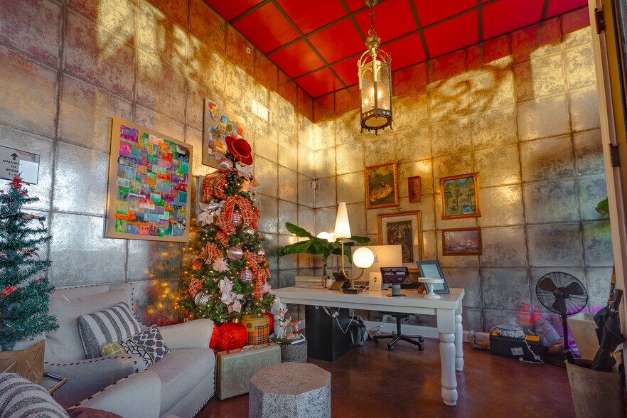 More Photos Of 221 W Main St, Tishomingo Hotel For Sale