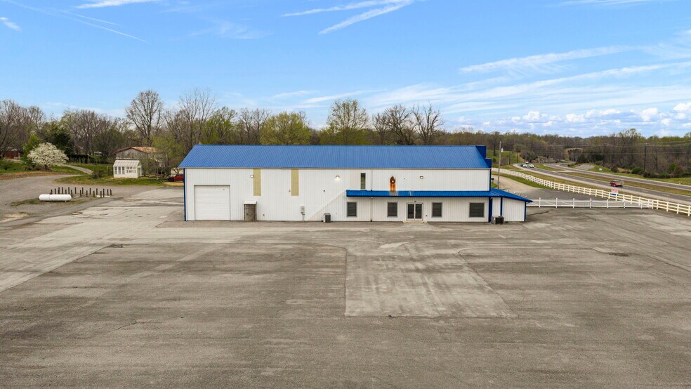 More Photos Of 5905 Veterans Memorial Hwy, Scottsville Showroom For Sale