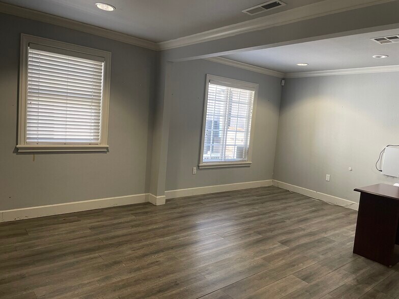 More Photos Of 350 Rose St, Danville Medical For Sale