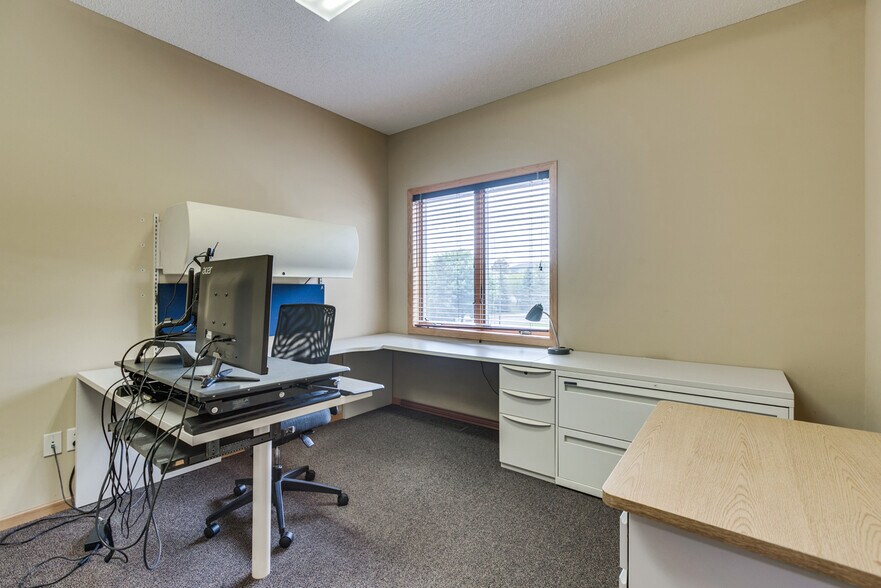 More Photos Of 2127 County Road D E, Maplewood Office For Sale