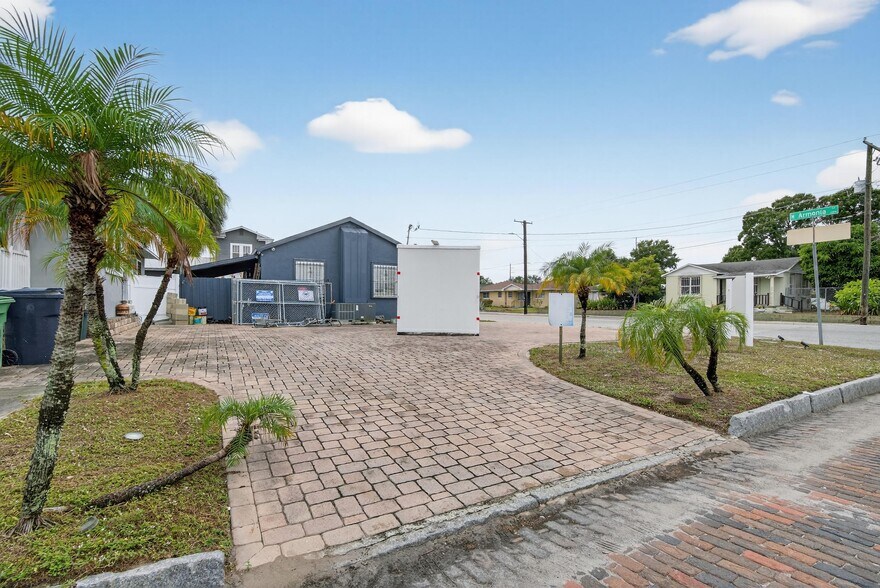 More Photos Of 1305 N Armenia Ave, Tampa Office Residential For Sale