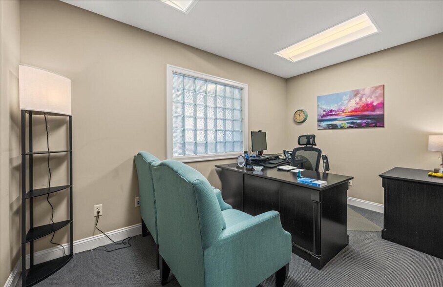 More Photos Of 1262 S 13th St, Omaha Storefront For Lease