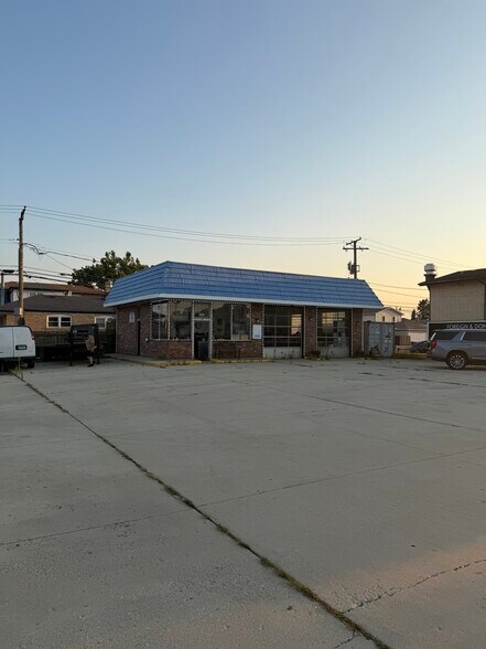 More Photos Of 6401-6407 W 63rd St, Chicago Auto Repair For Lease