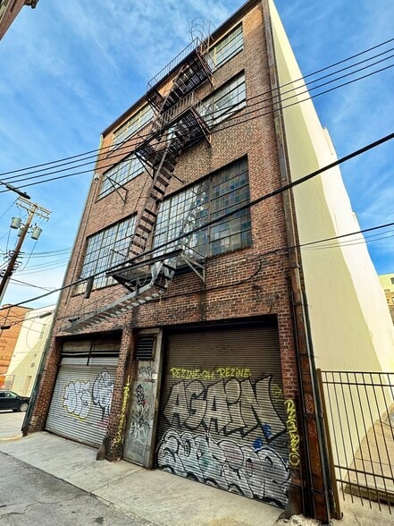 More Photos Of 1106 N Charles St, Baltimore Office For Sale