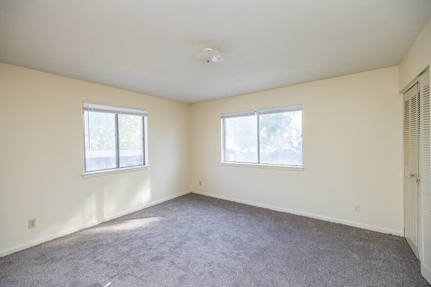 More Photos Of 2520 E Lincoln St, Wichita Apartments For Sale