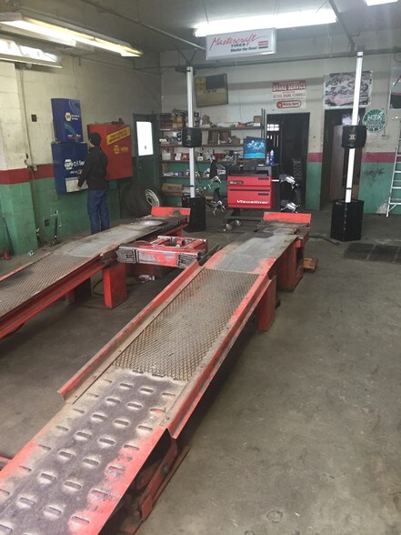 More Photos Of 1706 W Broadway Ave, Moses Lake Auto Repair For Sale