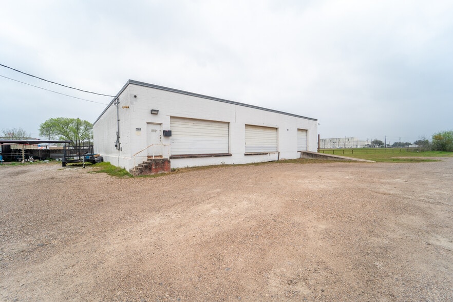 More Photos Of 3505 Houston Hwy, Victoria Warehouse For Sale