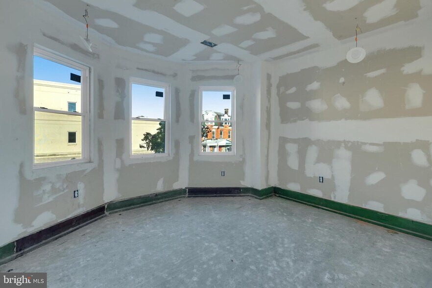 More Photos Of 307 N 52nd St, Philadelphia Flex For Sale