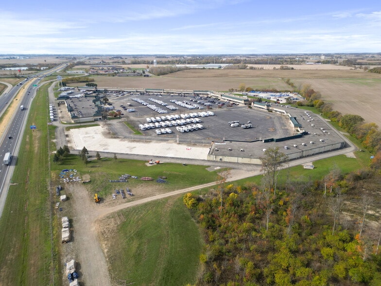 More Photos Of 1100 McArthur Rd, Jeffersonville Light Distribution For Lease