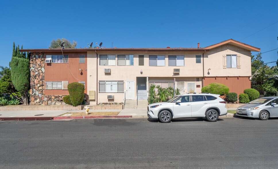 More Photos Of 14205 Burbank Blvd, Sherman Oaks Apartments For Sale