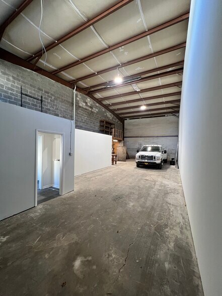More Photos Of 121 Sykes Ave, Virginia Beach Warehouse For Lease