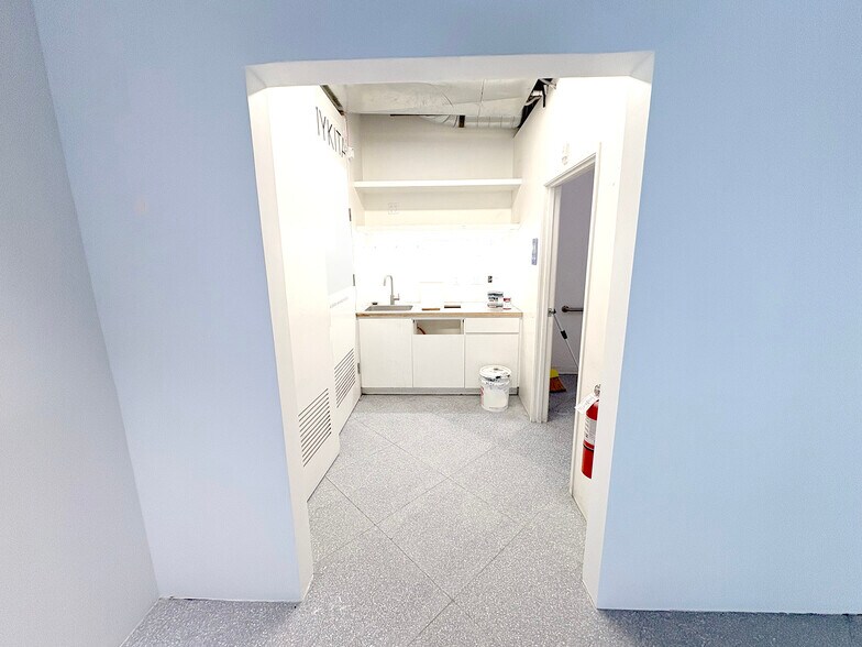 More Photos Of 215 W 9th St, Los Angeles Apartments For Lease