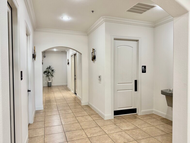 More Photos Of 3419 Cross Timbers Rd, Flower Mound Office For Lease