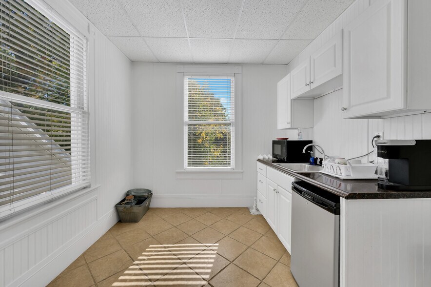 More Photos Of 1813 Main St, Blakely Office For Sale