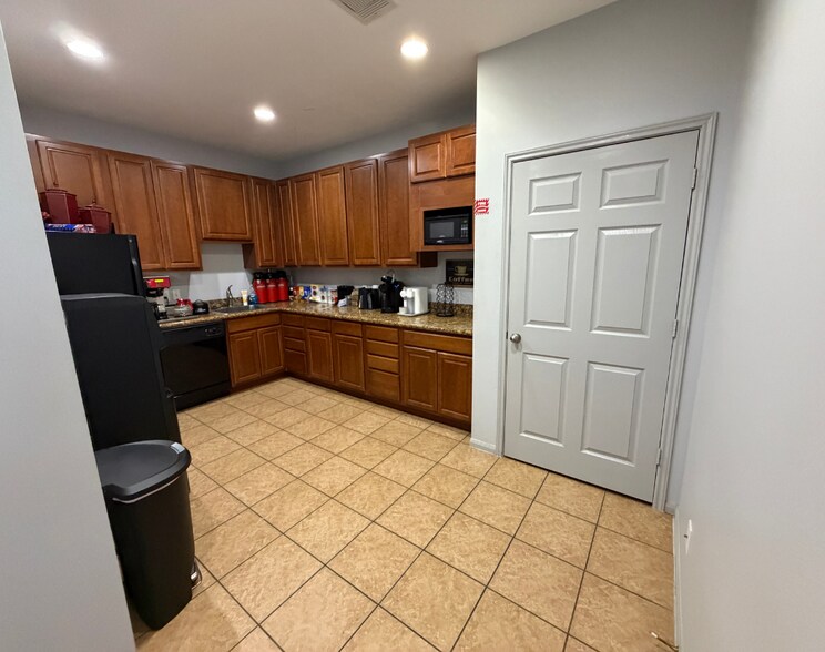 More Photos Of 12350 Taylor Rd, Houston Warehouse For Lease