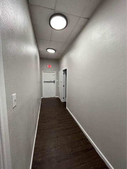More Photos Of 7235 Glenview Dr, Richland Hills Office For Sale