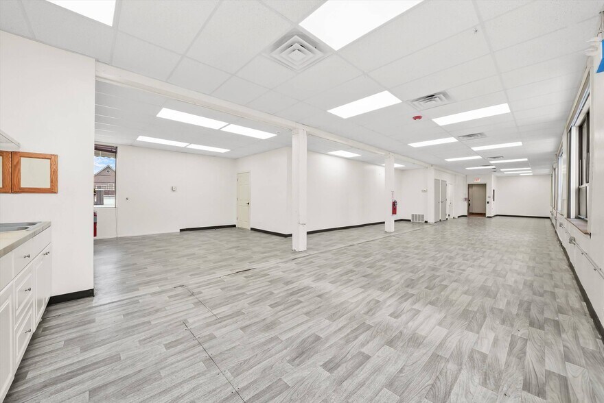 More Photos Of 526 N Western Ave, Chicago Manufacturing For Sale