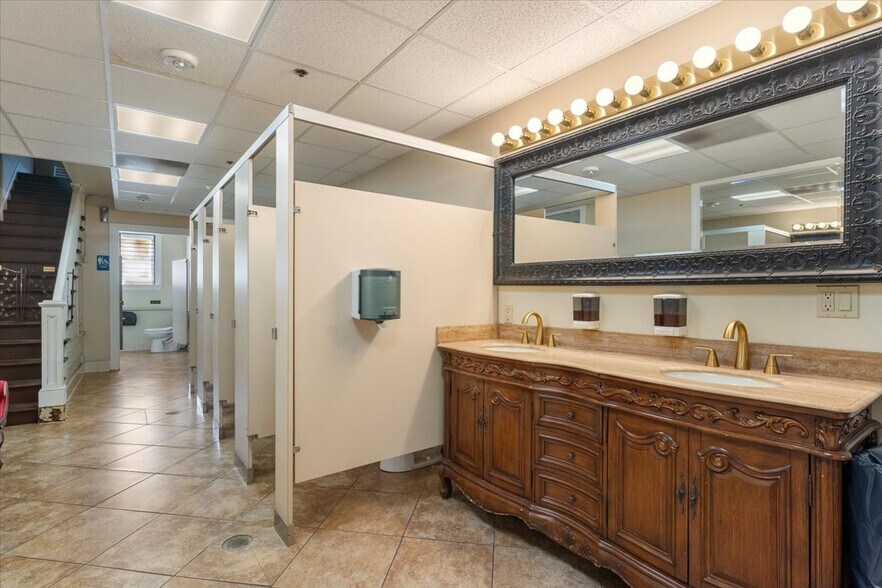 More Photos Of 917 Whittier Blvd, Montebello Storefront For Sale