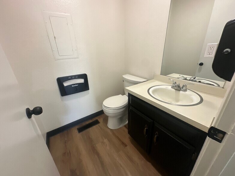 More Photos Of 801 15th St, Modesto Office For Lease