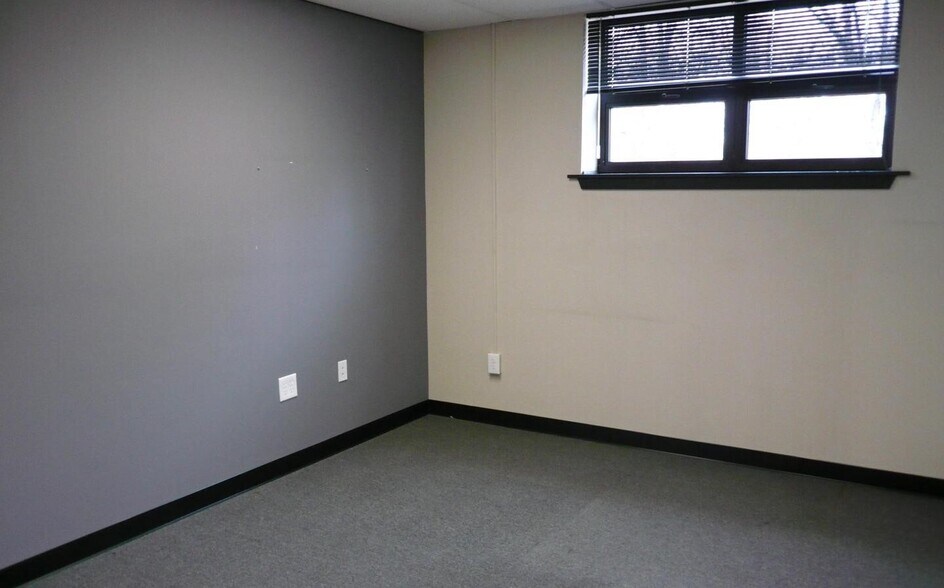 More Photos Of 118 Dickerson Rd, North Wales Office For Lease