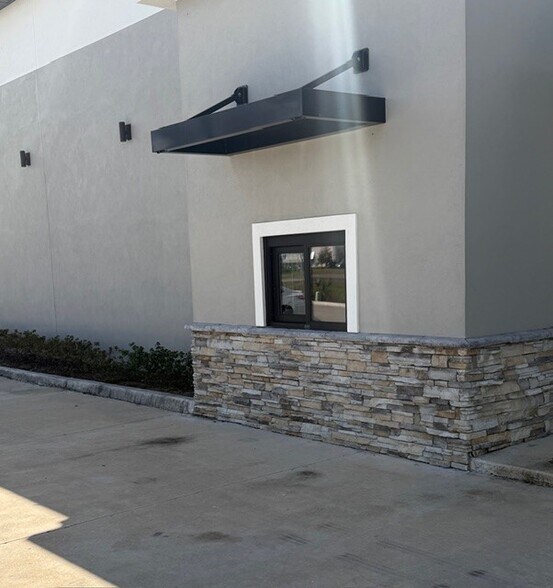 More Photos Of 1465 SW 4th St, Cape Coral Convenience Store For Lease