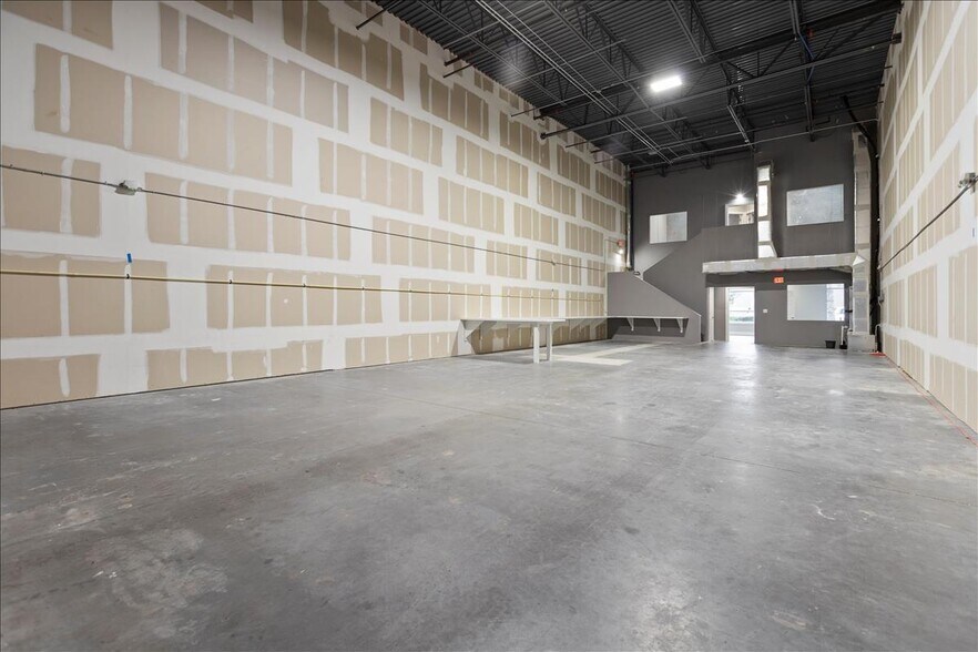 More Photos Of 350 E Crown Point Rd, Winter Garden Light Distribution For Sale