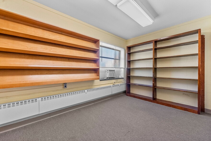 More Photos Of 35 Orange Ave, Clifton Religious Facility For Lease