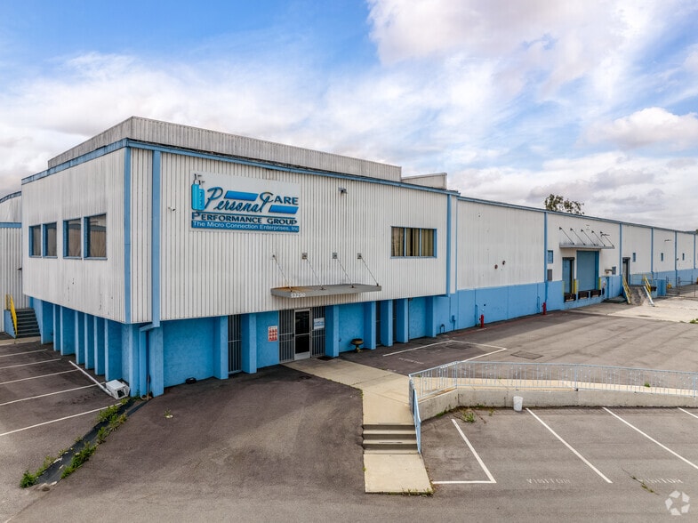 More Photos Of 13290 E Daum Dr, City of Industry Manufacturing For Sale