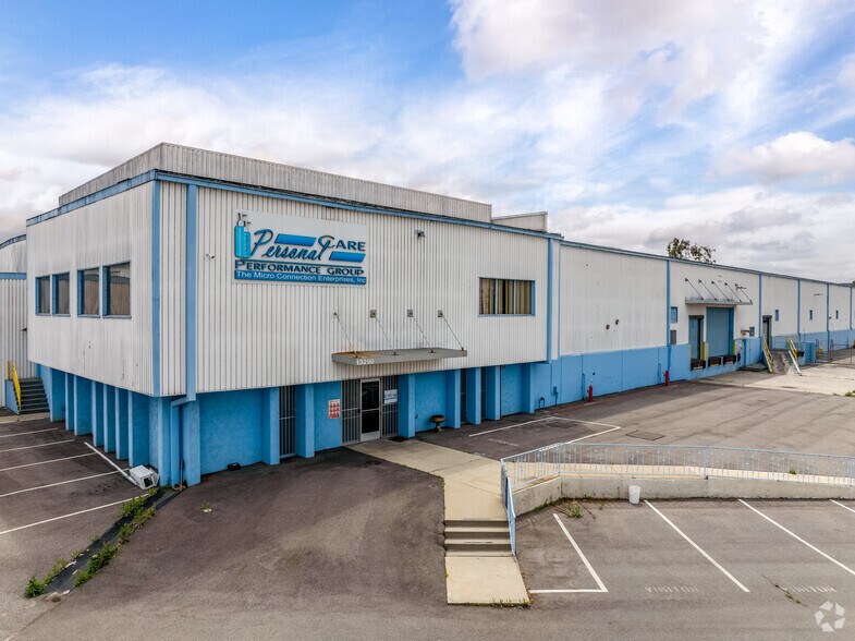 More Photos Of 13290 E Daum Dr, City of Industry Manufacturing For Sale