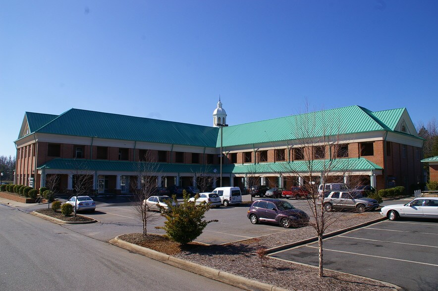 More Photos Of 15905 Brookway Dr, Huntersville Office For Lease