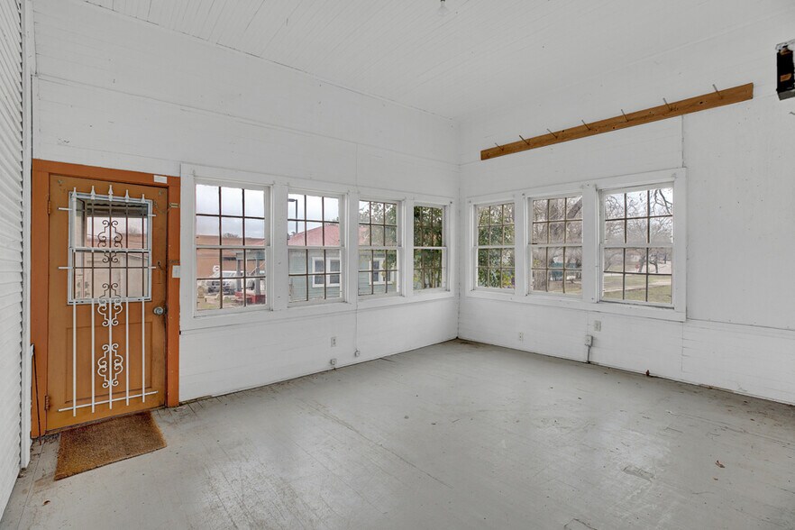 More Photos Of 650-664 S Seguin Ave, New Braunfels Land For Sale