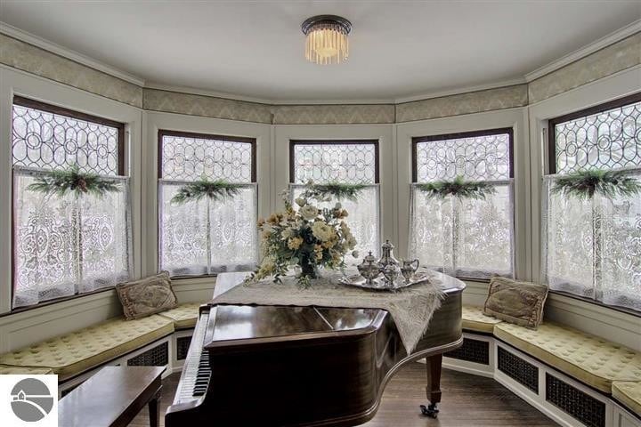 More Photos Of 230 Wellington St, Traverse City Hospitality For Sale