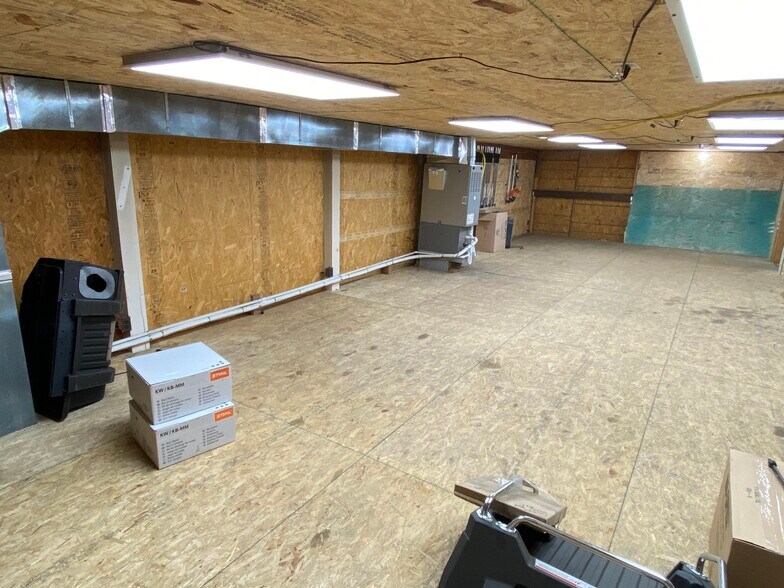 More Photos Of 9112 W Mount Morris Rd, Flushing General Retail For Sale