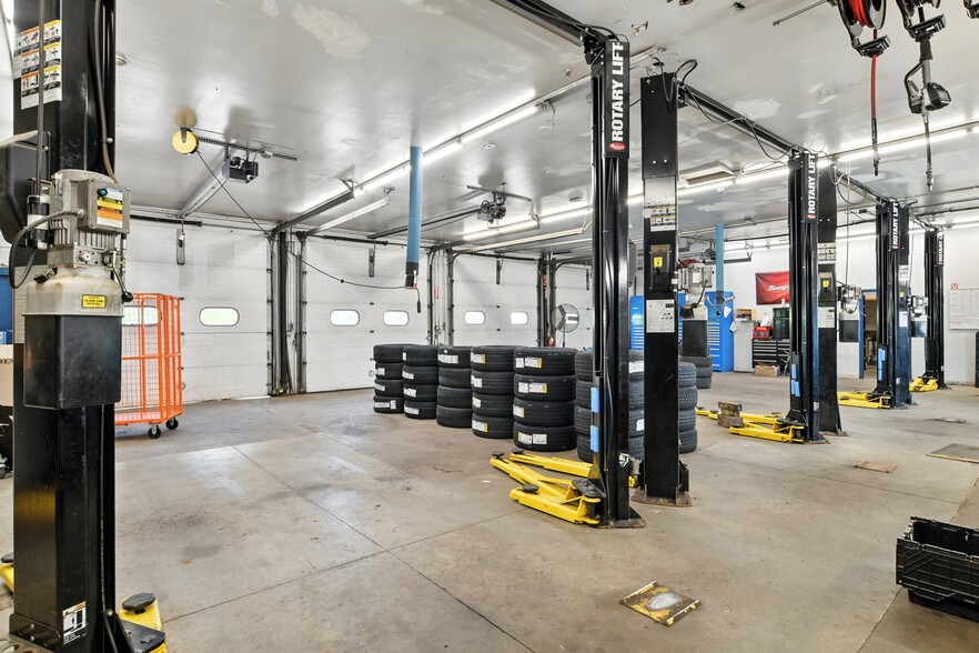 More Photos Of 48 Damon Rd, Northampton Auto Dealership For Lease