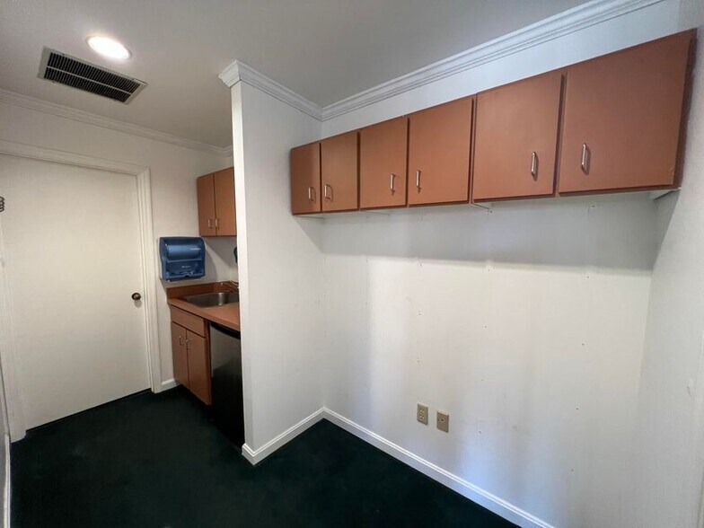 More Photos Of 230-236 Thomas More Pky, Crestview Hills Medical For Lease