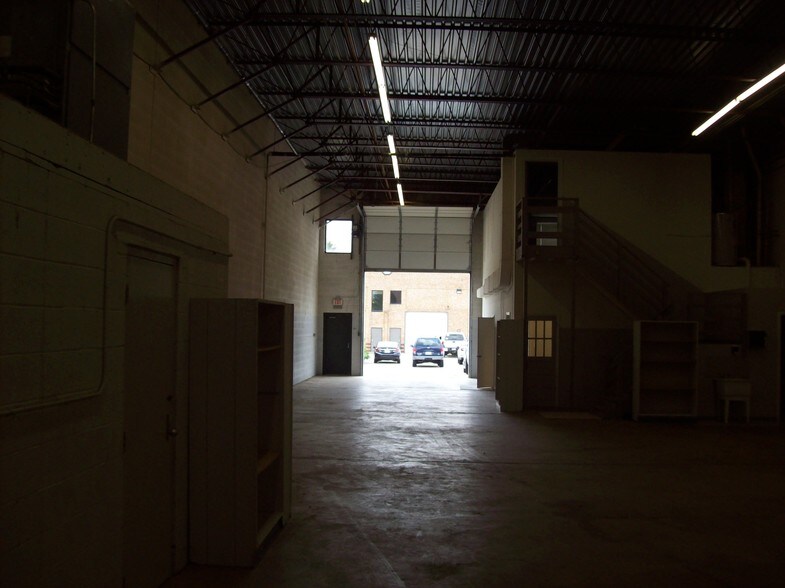 More Photos Of 112 Oakgrove Rd, Dulles Town Center Warehouse For Sale