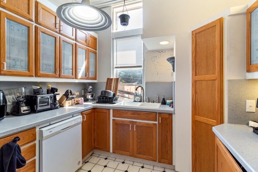 More Photos Of 106 E 26th St, Bryan Office For Sale