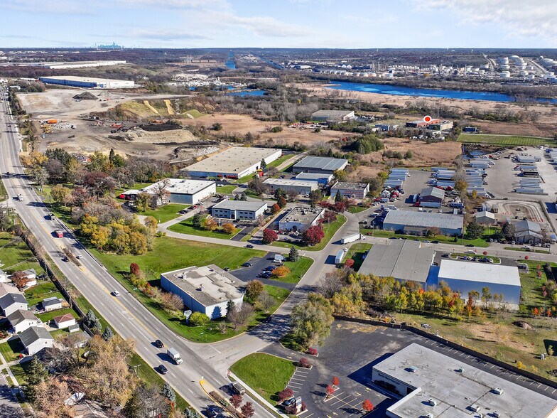 More Photos Of 805 Forestwood Dr, Romeoville Warehouse For Lease